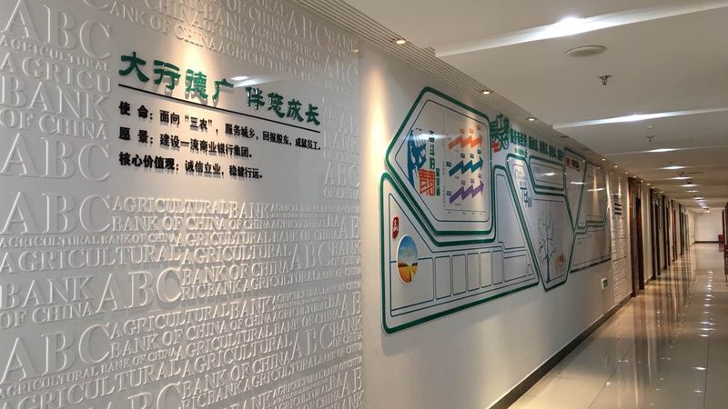 服装店背景墙喷绘：优缺点解析与选择指南